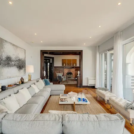 Blissful Seafront Villa *