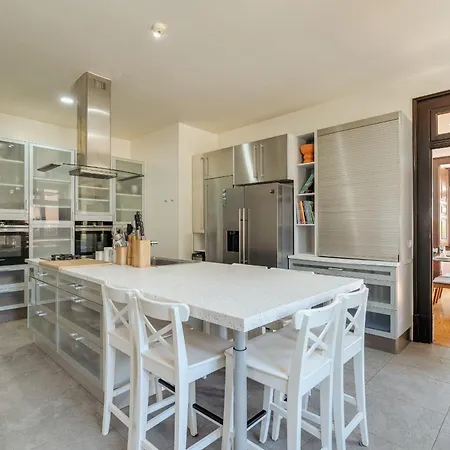 Blissful Seafront Villa *